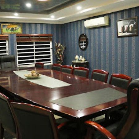 Room In Lodge - All Seasons Hotel-โอเวอร์รี ภายนอก รูปภาพ